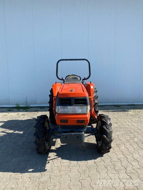 Kubota GL260 Kompakt traktorok