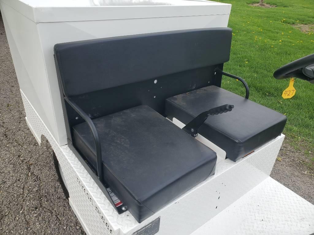 Taylor-Dunn R380 Vontatótargonca