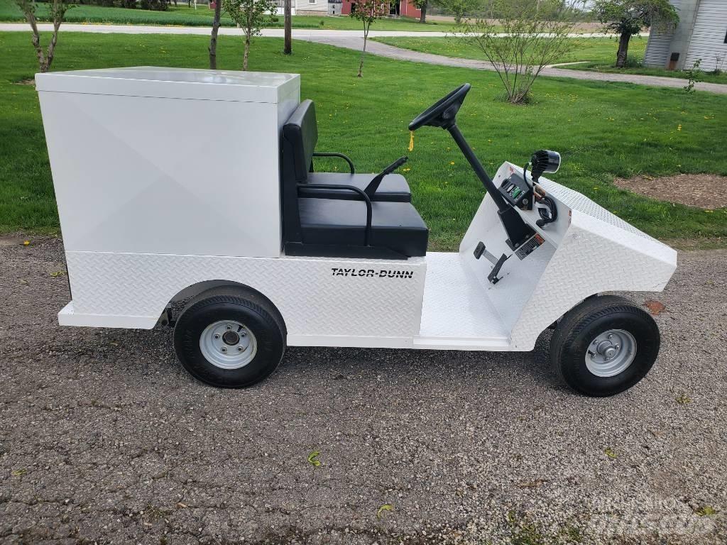 Taylor-Dunn R380 Vontatótargonca