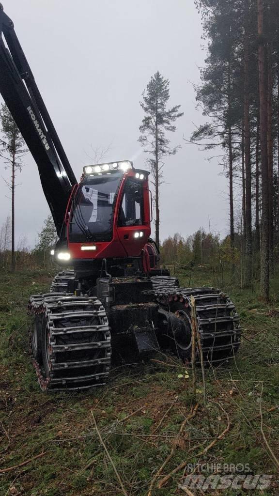 Komatsu 931 XC Betakarítók
