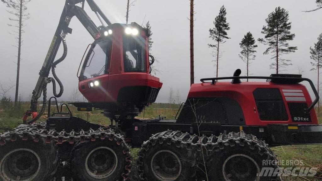 Komatsu 931 XC Betakarítók