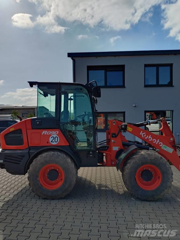Kubota R 082 Gumikerekes homlokrakodók