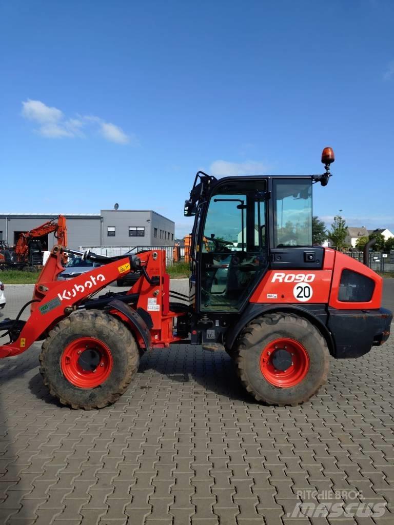 Kubota R 082 Gumikerekes homlokrakodók