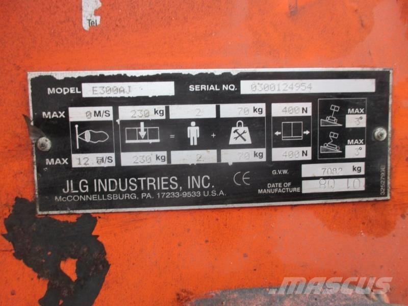 JLG E 300 AJ Karos emelők