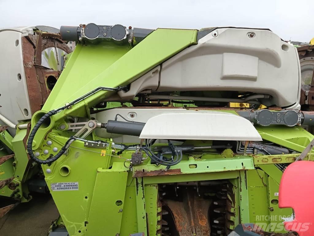CLAAS ORBIS 750 Önjáró szecskázók