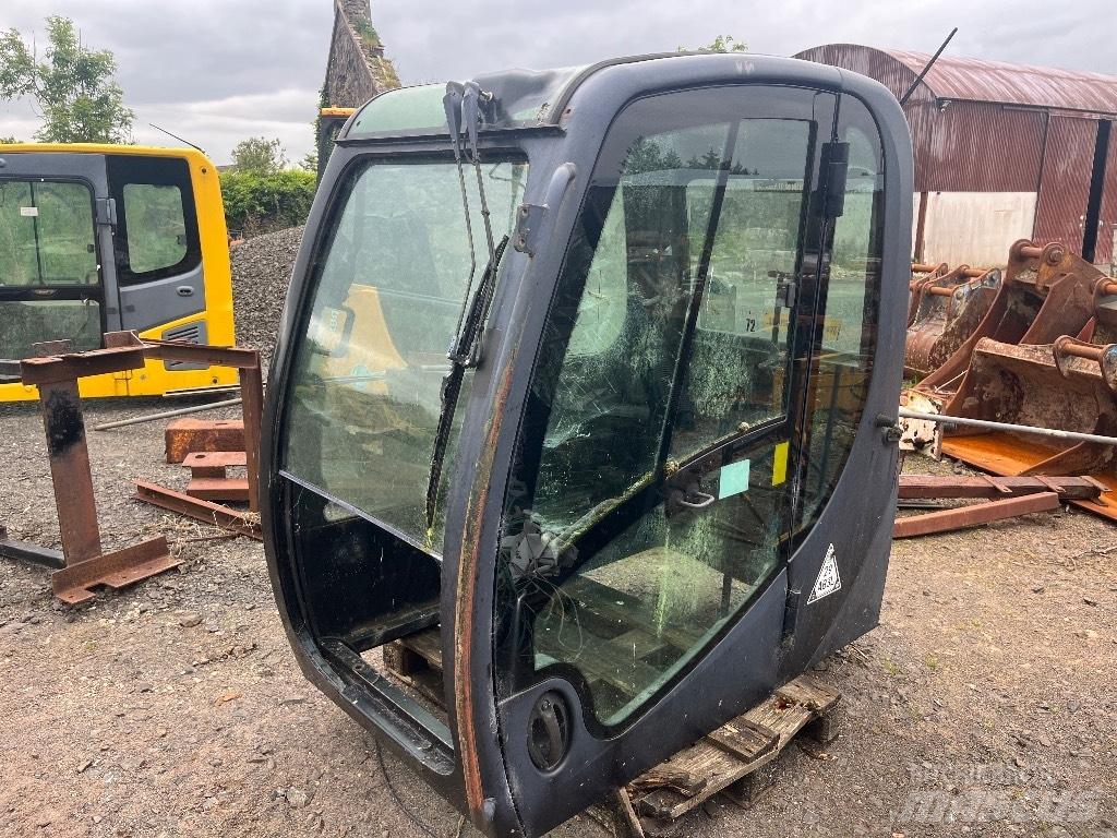 JCB JS220 Cabin / Cab Lánctalpas kotrók