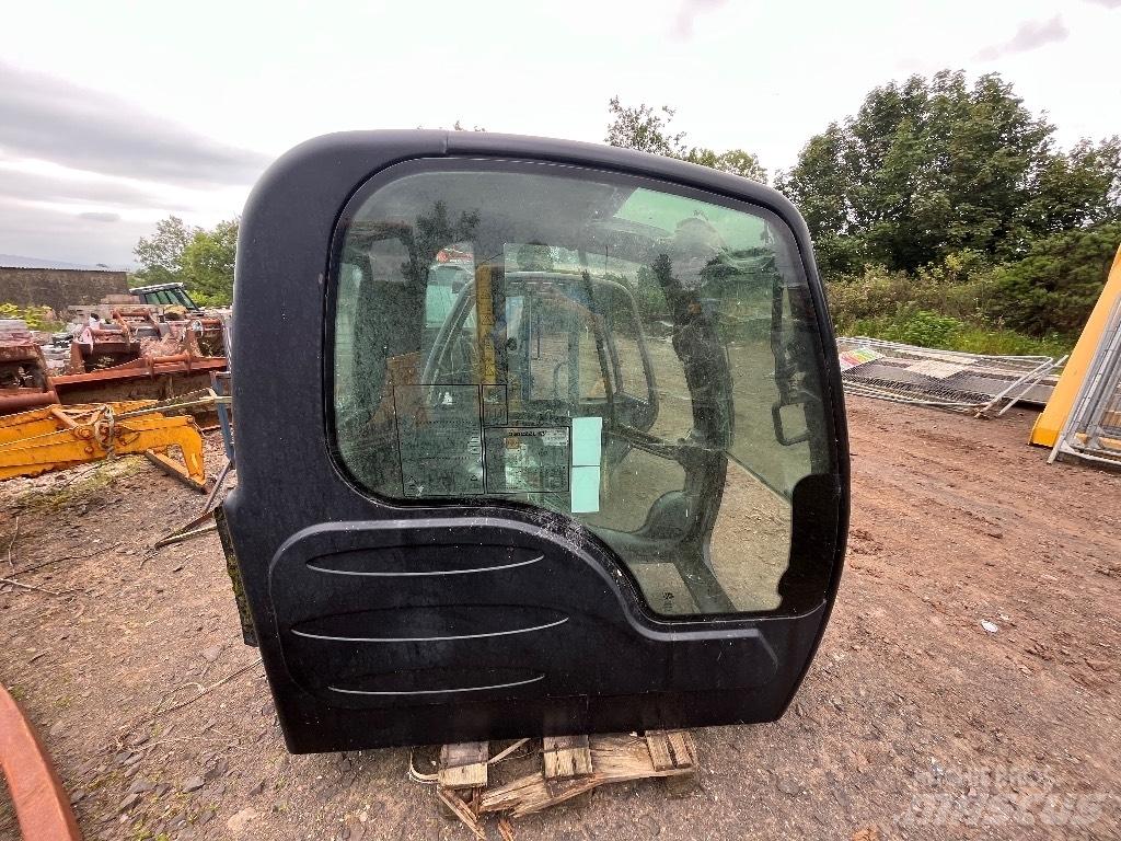 JCB JS220 Cabin / Cab Lánctalpas kotrók