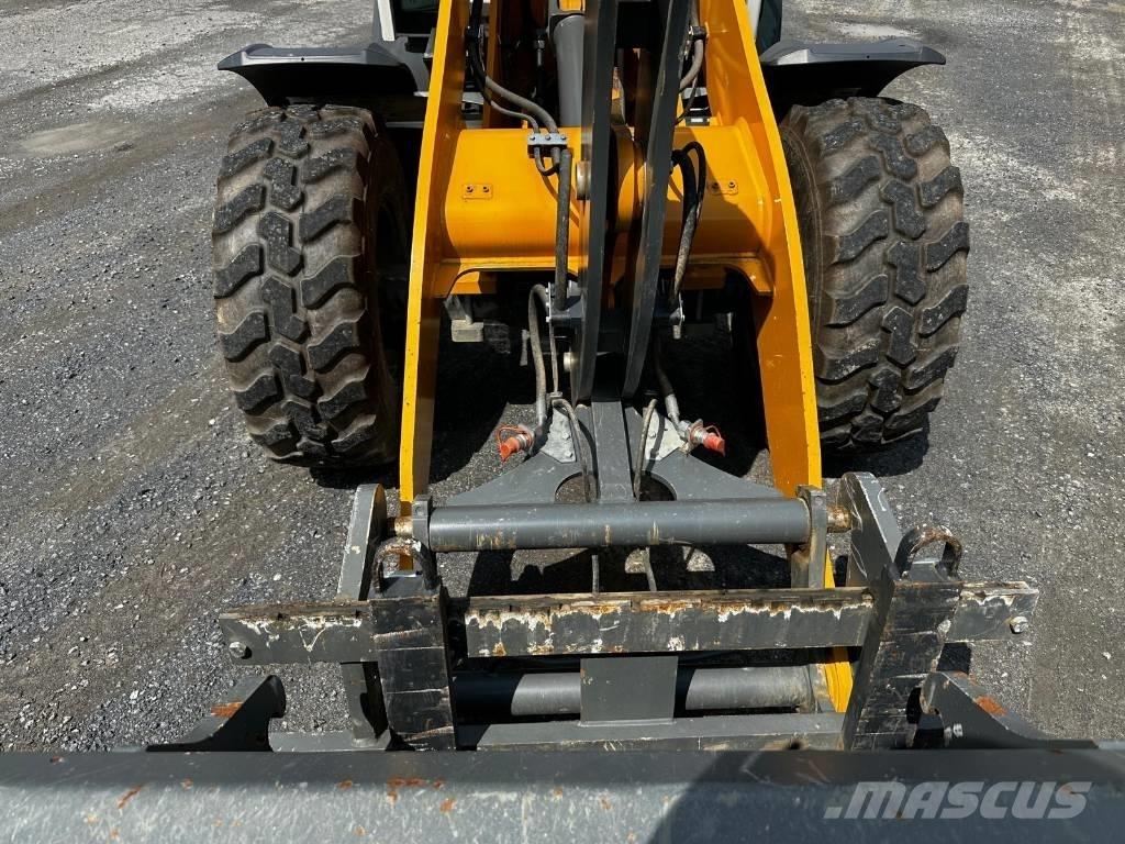 Liebherr 504 Compact Gumikerekes homlokrakodók