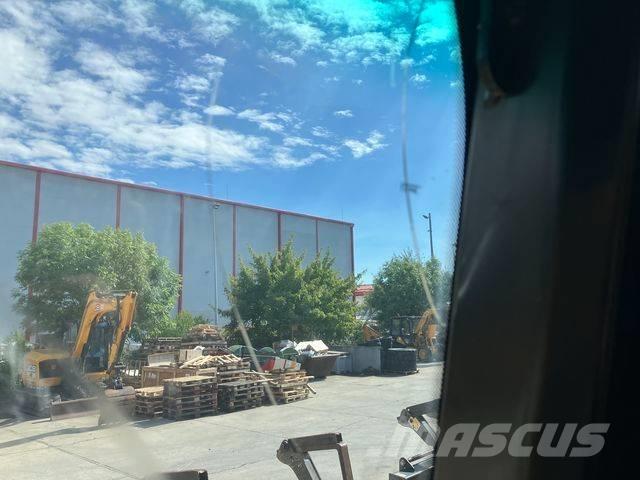 JCB 4CX AEC Kotrórakodók