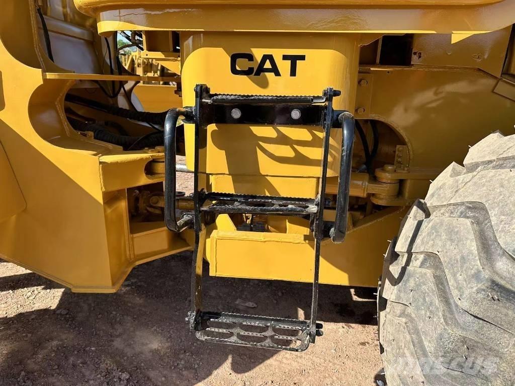 CAT 966H Gumikerekes homlokrakodók