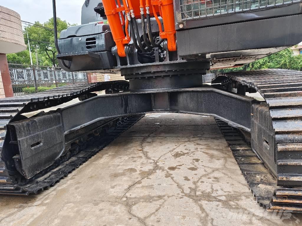Hitachi ZX 200 Lánctalpas kotrók