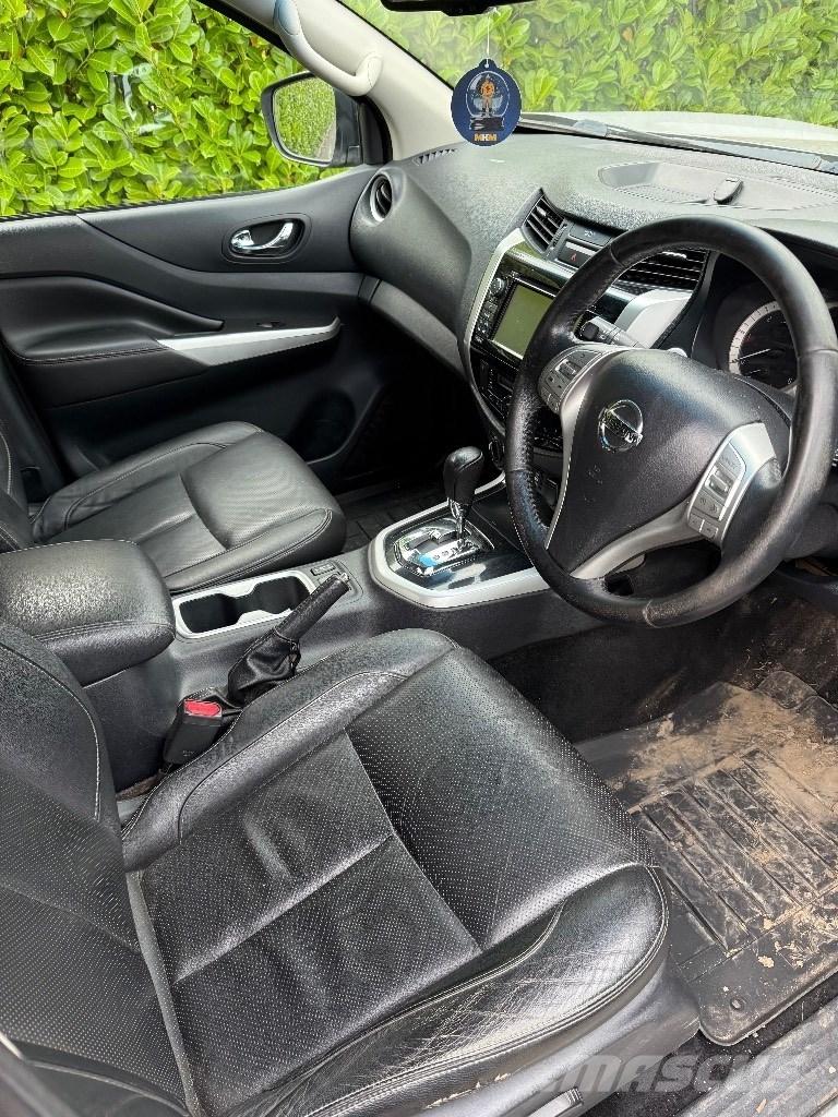 Nissan Navara Kis teherszállító/Platós kocsi