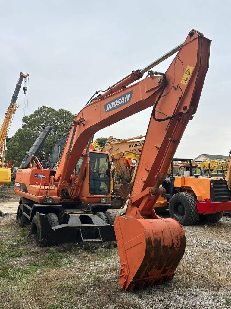 Doosan DH 210 W-7 Gumikerekes kotrók