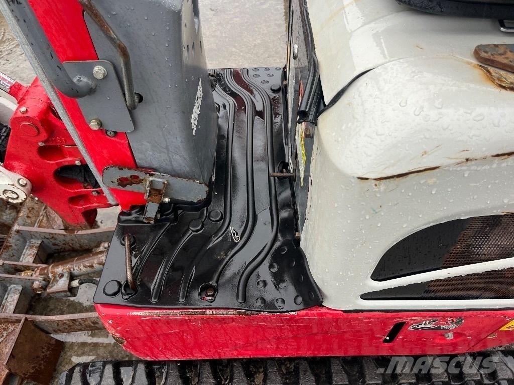 Takeuchi TB 210 R Mini kotrók < 7t