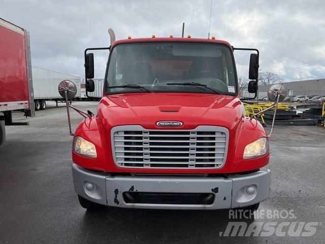 Freightliner M2 106 Italszállító tehergépkocsik