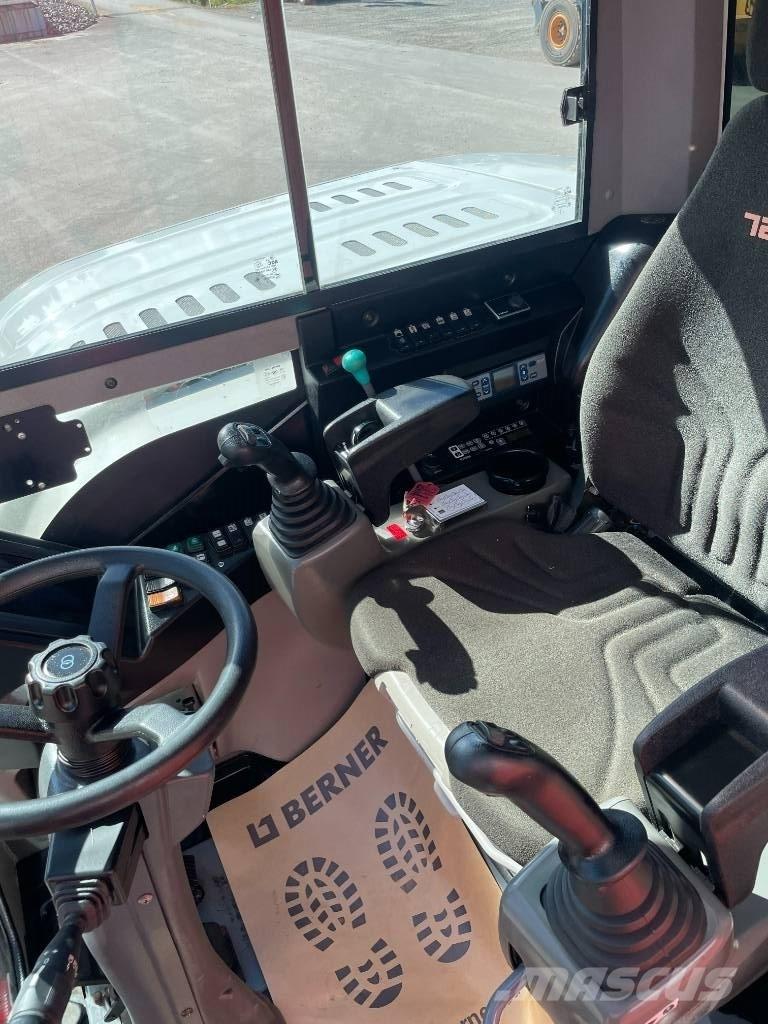 Takeuchi TB 295 W Gumikerekes kotrók
