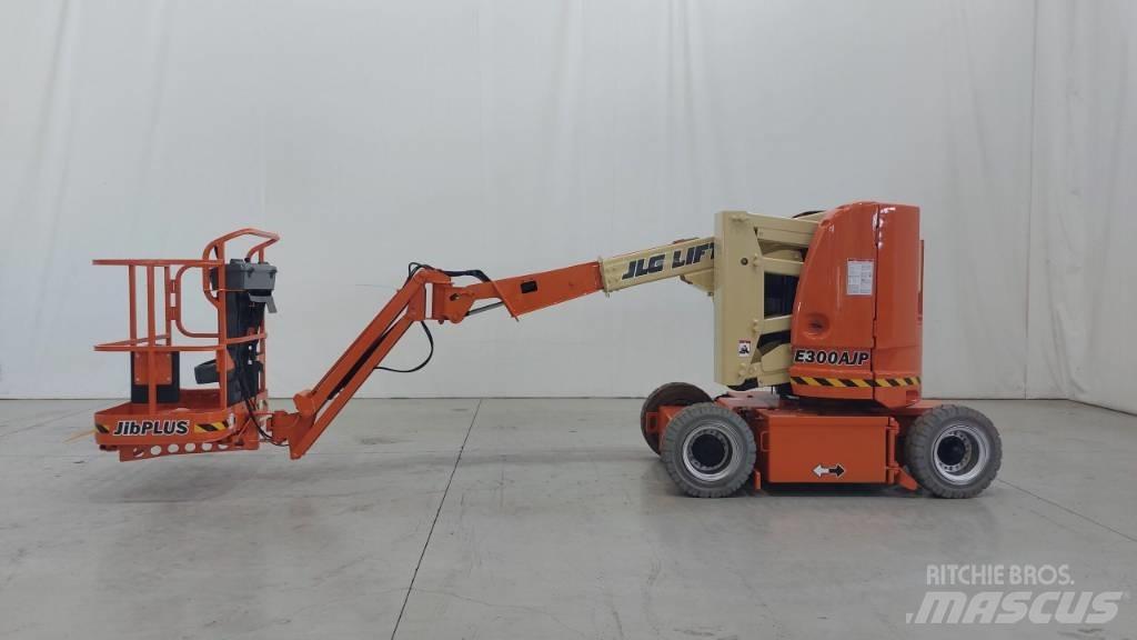 JLG E300AJP Karos emelők