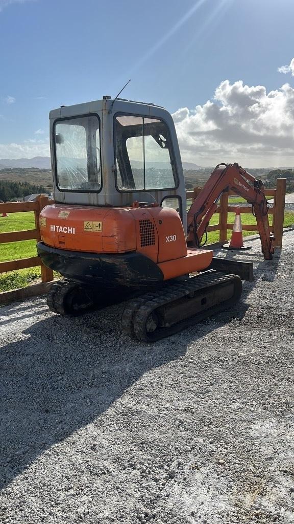 Hitachi Ex30-1 Mini kotrók < 7t