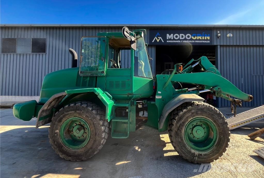 CASE 521 D Gumikerekes homlokrakodók