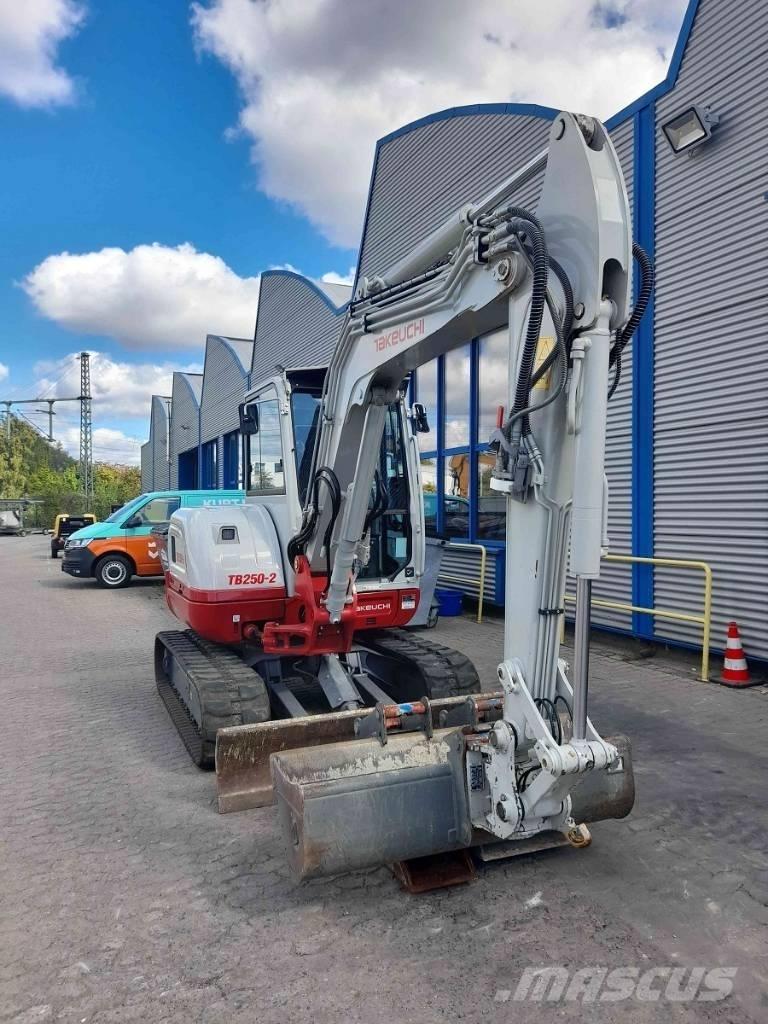 Takeuchi TB 250-2 Mini kotrók < 7t