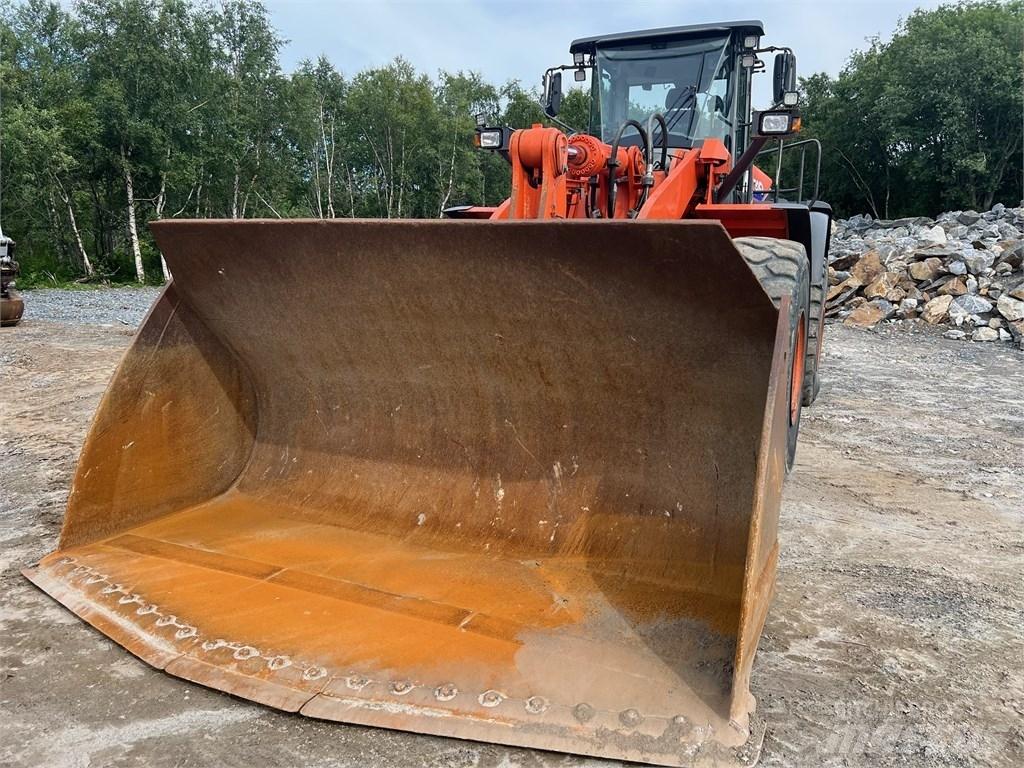 Hitachi ZW 310-6 Gumikerekes homlokrakodók