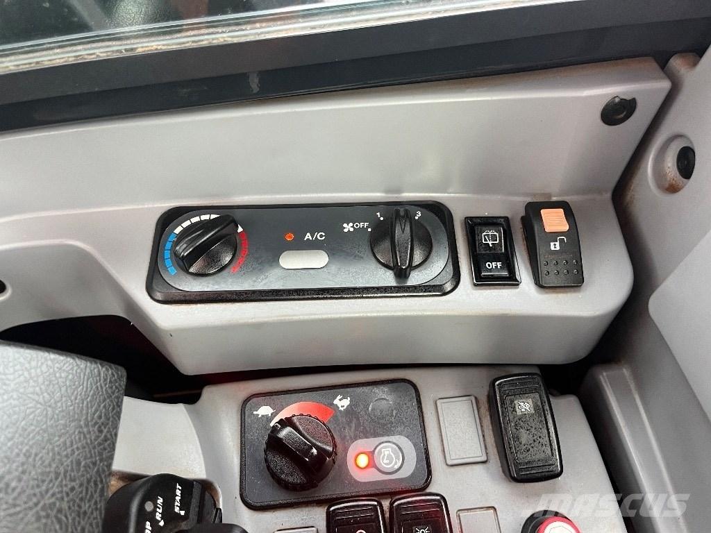 Kubota KX 080-4 Közepes (midi) kotrók 7 t - 12 t