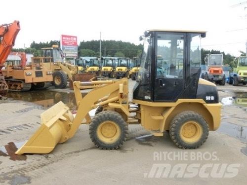 CAT 901B Gumikerekes homlokrakodók