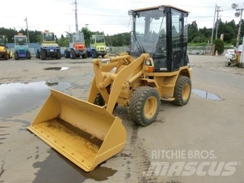CAT 901B Gumikerekes homlokrakodók