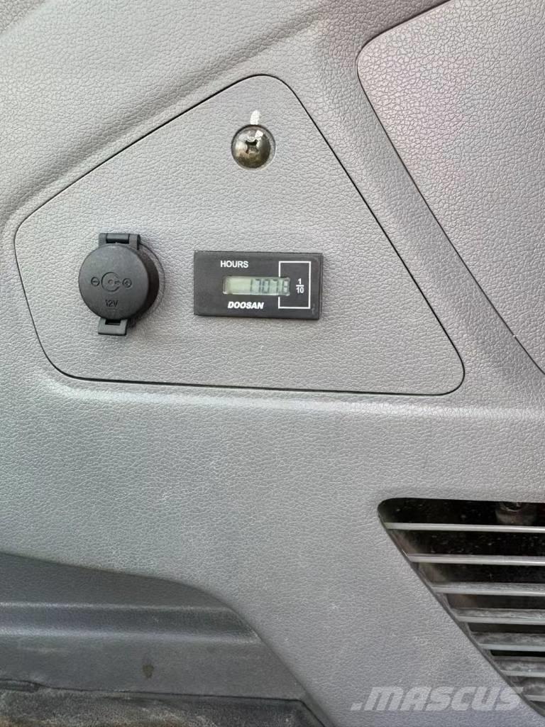 Doosan DX 60 Lánctalpas kotrók