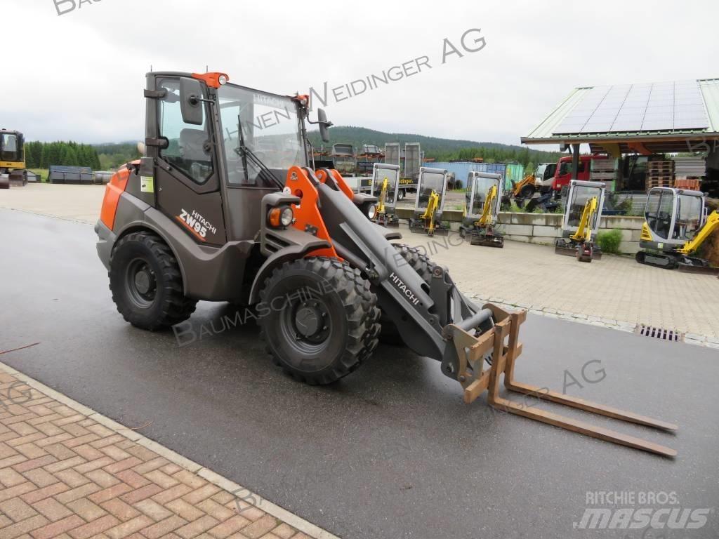 Hitachi ZW 95 Gumikerekes homlokrakodók
