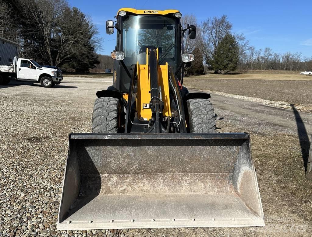 JCB 409 Gumikerekes homlokrakodók