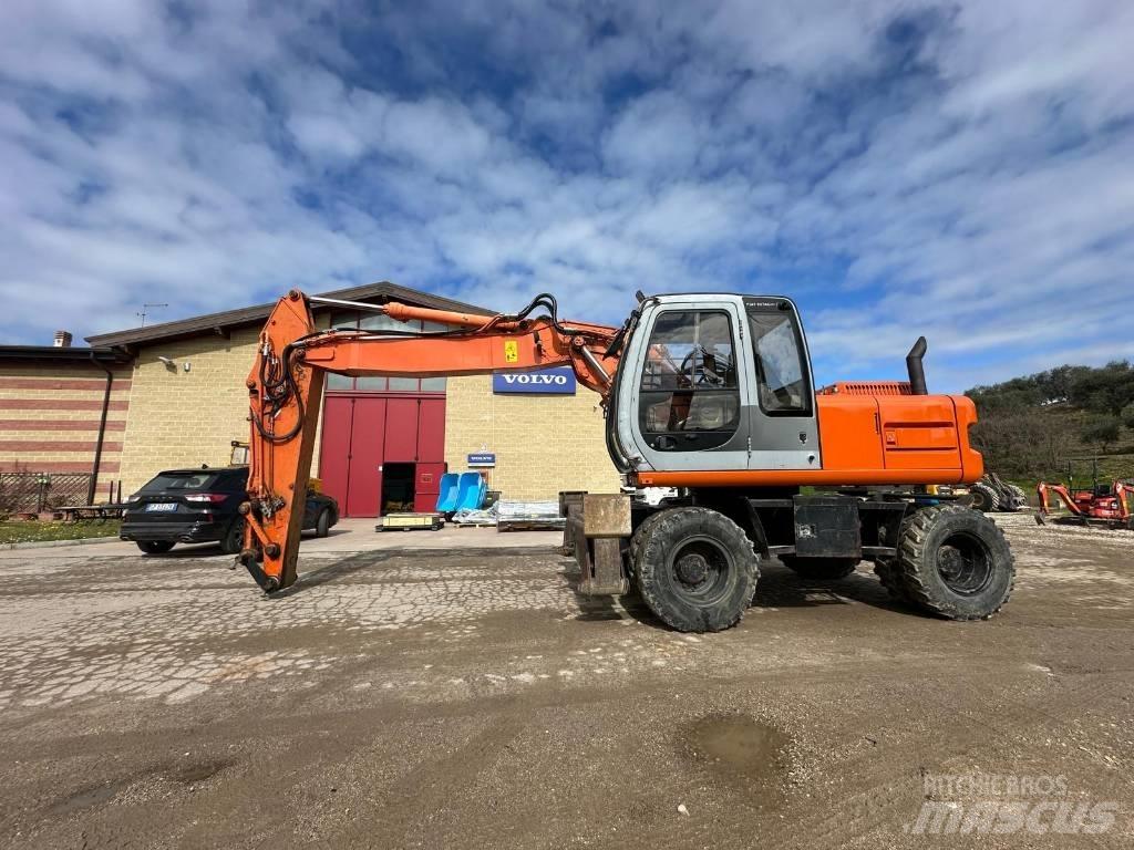 Hitachi EX 165 Gumikerekes kotrók
