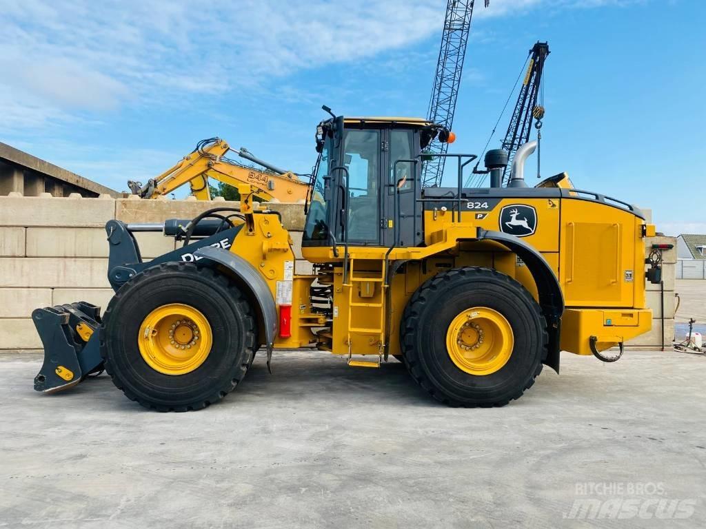John Deere 824p Gumikerekes homlokrakodók