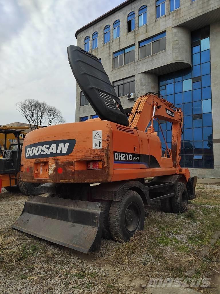 Doosan DH 210 W-7 Gumikerekes kotrók