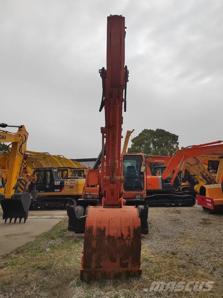 Doosan DH 210 W-7 Gumikerekes kotrók