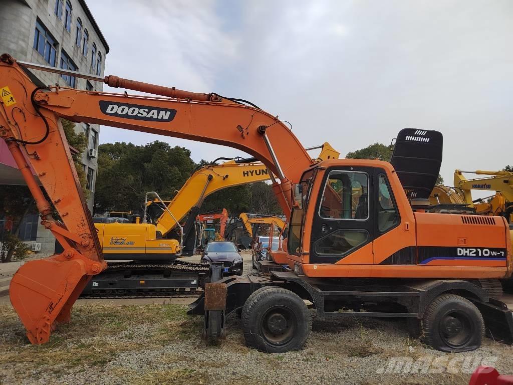 Doosan DH 210 W-7 Gumikerekes kotrók