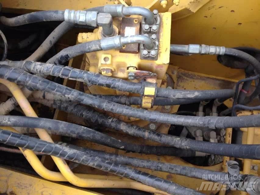 Komatsu pc220-7 Lánctalpas kotrók
