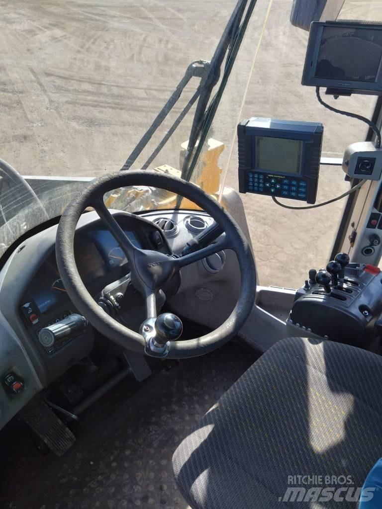 Volvo L 220 F Gumikerekes homlokrakodók