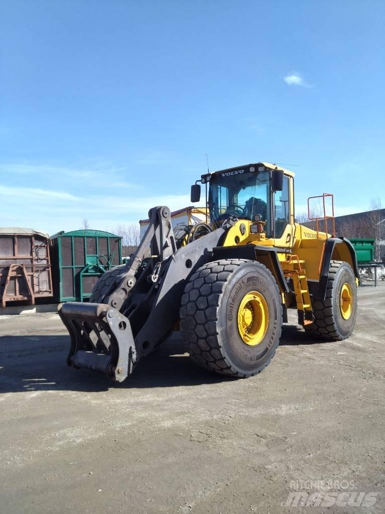 Volvo L 220 F Gumikerekes homlokrakodók