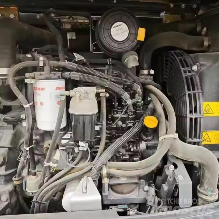 Doosan DX60W Gumikerekes kotrók