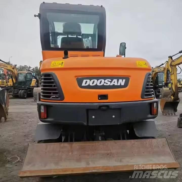 Doosan DX60W Gumikerekes kotrók