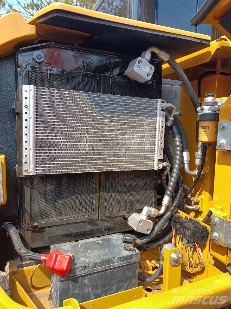 CAT 306 Mini kotrók < 7t