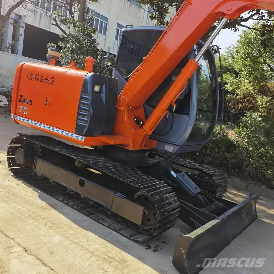 Hitachi ZX70 Közepes (midi) kotrók 7 t - 12 t