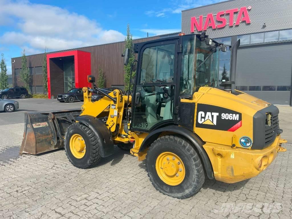 CAT 906M Gumikerekes homlokrakodók