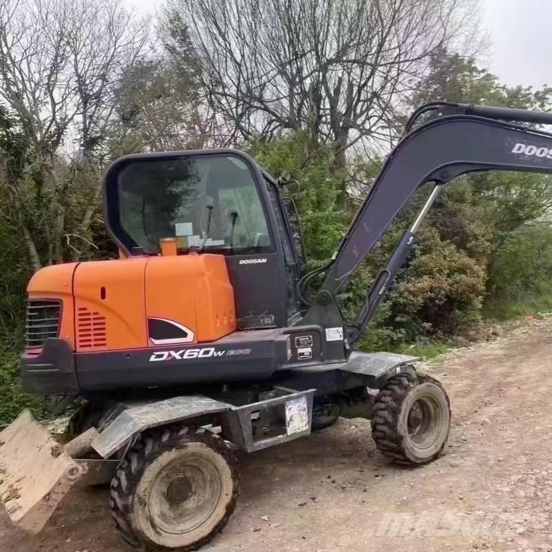 Doosan DX60W Gumikerekes kotrók