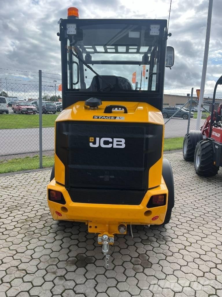 JCB 403 Agri Plus Kompaktrakodók