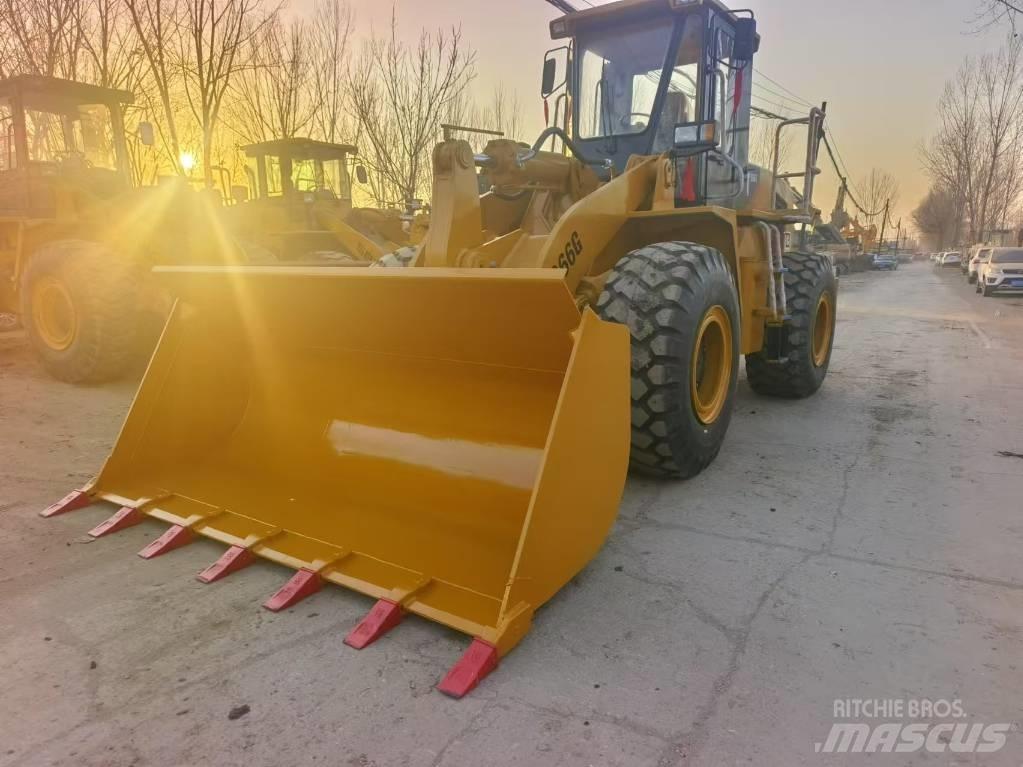 CAT 966G Gumikerekes homlokrakodók