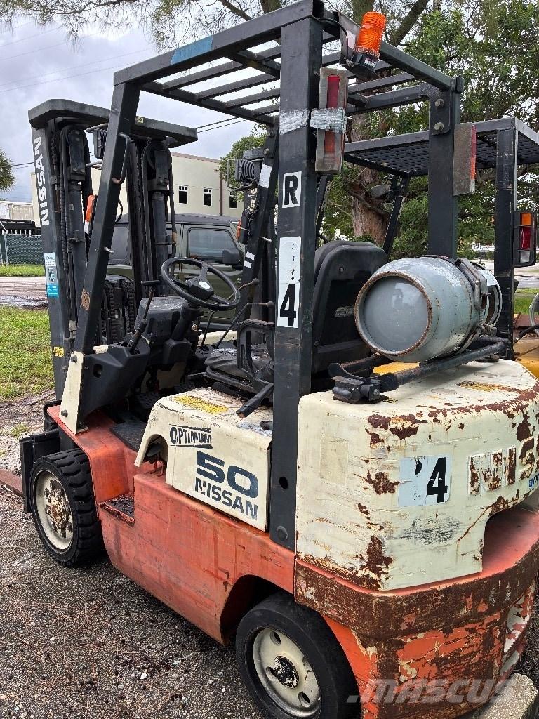 Nissan CP102 A 25 PV Targoncák-Egyéb