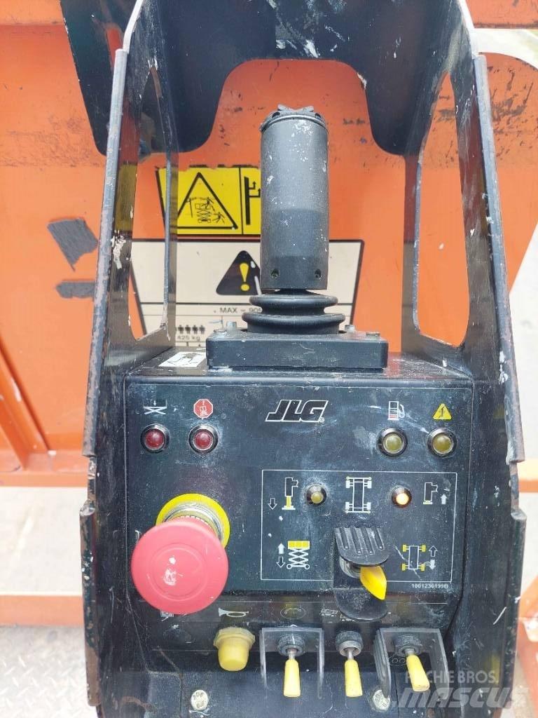 JLG 330 LRT Ollós emelők