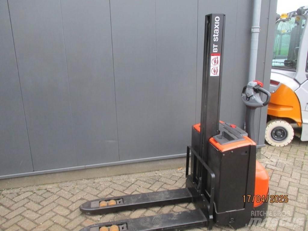BT SWE 080L Gyalogkíséretű targonca